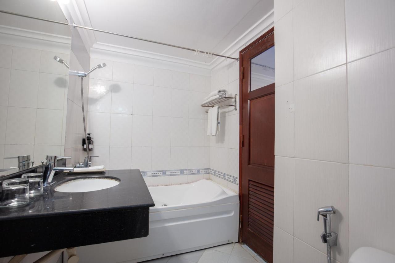 Blau Hotel Hanoi Esterno foto